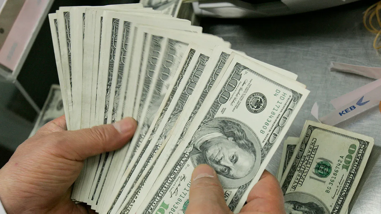 Dolar 35 TL'nin Üzerinde Hızla Yükseliyor: Gözler Anketlerde