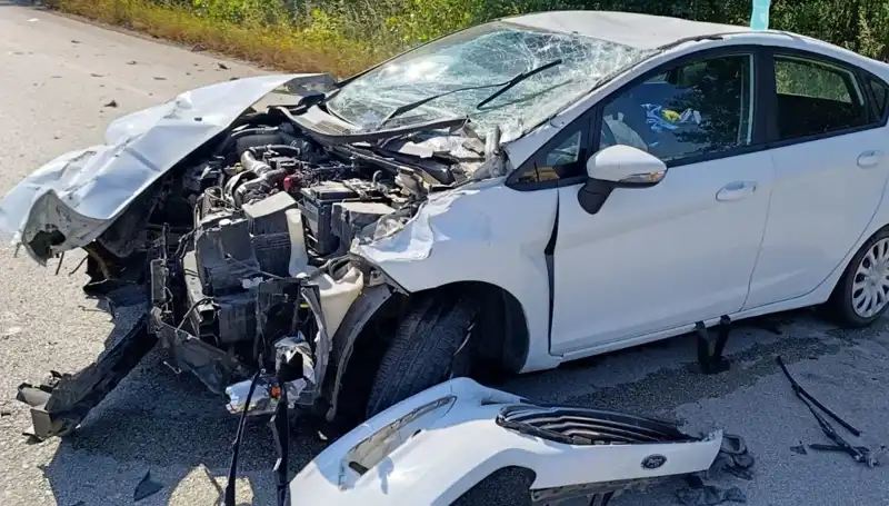 Çanakkale'de Feci Trafik Kazası: Erken Saatlerde İki Kişi Yaralandı