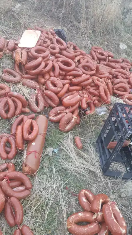 Ankara'da Yüzlerce Kilo Sucuk ve Salam Tuhaf Bir Şekilde Atıldı