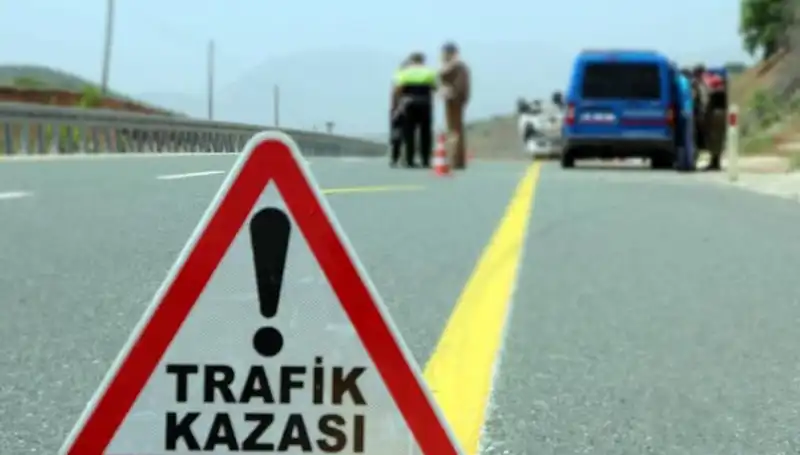 6 Kişinin Hayatını Kaybettiği Trafik Kazası: Otomobil ve Hafif Ticari Araç Çarpıştı