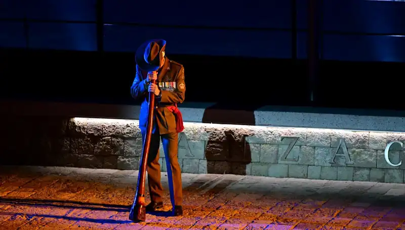 Anzak Koyu'nda Duygu Dolu "Şafak Ayini" Gerçekleştirildi