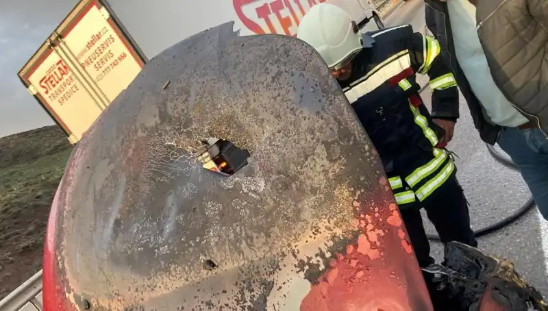 Seyir Halindeki Otomobilde Korkutan Yangın: Olayın Ayrıntıları Elde Edildi