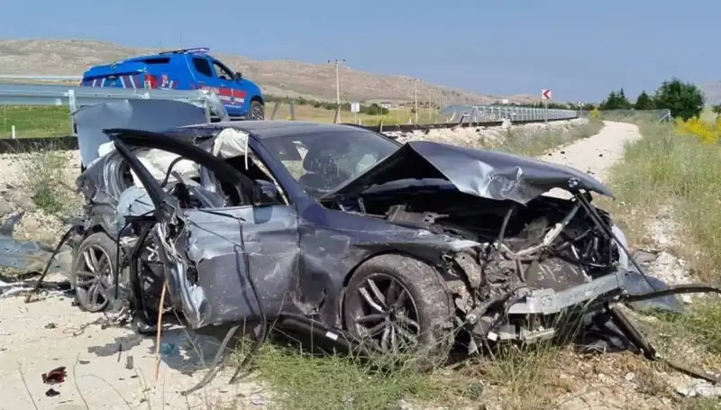 Sivas’ta Yaşanan İki Ayrı Trafik Kazasında 9 Kişi Yaralandı