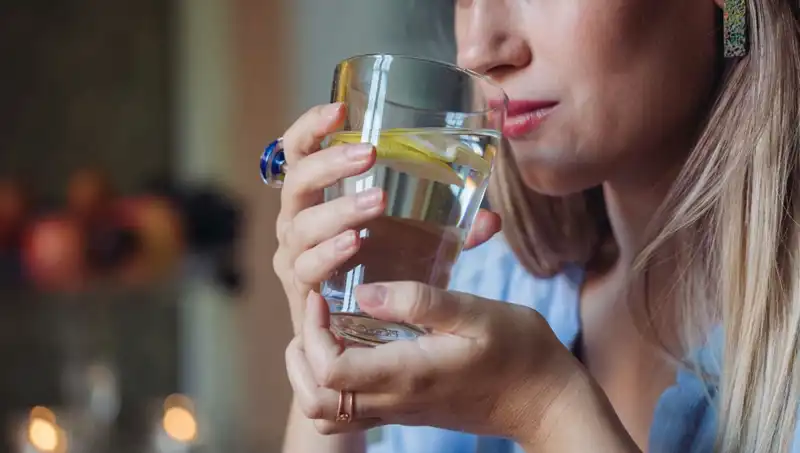 Aç Karnına 1 Litre Su İçmenin Sağladığı 5 Etkileyici Faydası