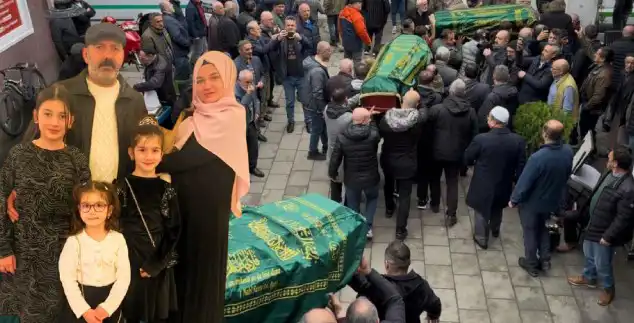 Strasbourg'da Hayatını Kaybeden Kız Kardeşler Rize'de Son Yolculuklarına Uğurlandı
