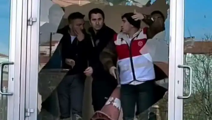 Futbol Maçında Gergin Anlar: Taraftarlar Arasında Tekme Tokat Kavga!