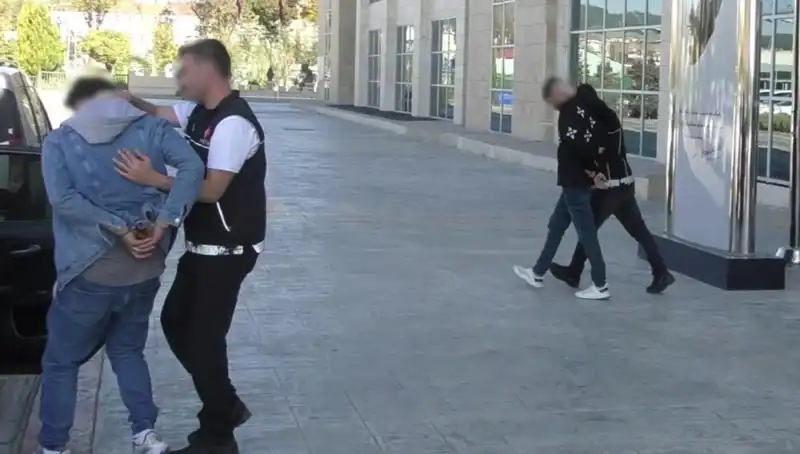 Uşak'ta Uyuşturucu Operasyonu: Dört Şahıs Tutuklandı