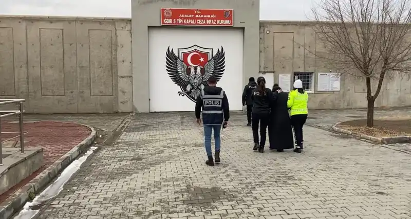 43 Yıl Hapis Cezası ile Aranan Yabancı Uyruklu Şüpheli İstanbul'da Yakalandı