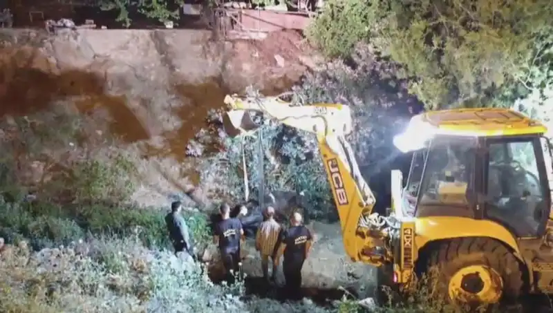 Hatay'da Amansız Kurtarma: İneği Tehlikeden Düşük Bir Fiyata Kurtardılar!
