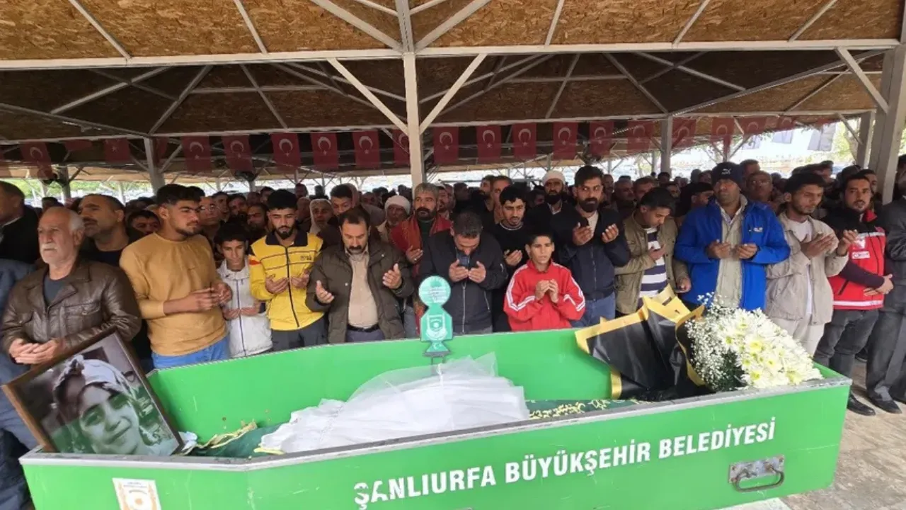 "Şişli'de Öldürülen 6 Yaşındaki Şirin Elmas Hanilçi, Memleketinde Son Yolculuğuna Uğurlandı"