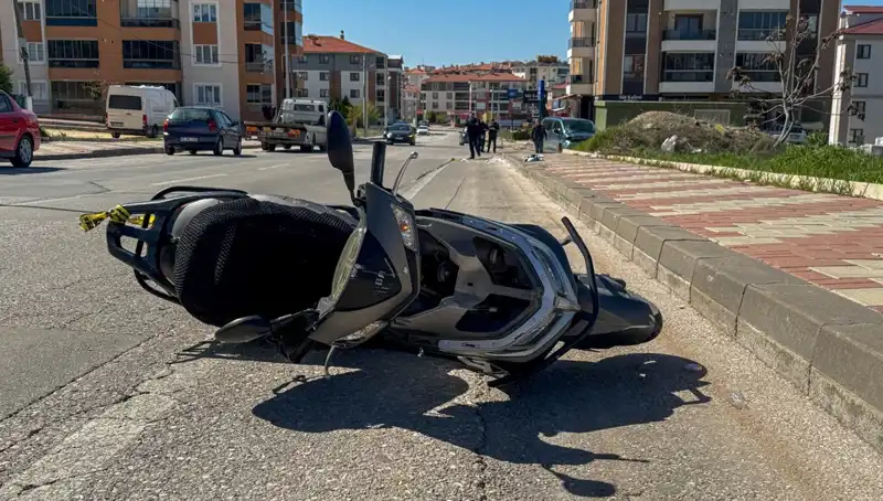 Uşak’ta Motosiklet ve Ticari Araç Çarpıştığında Kanlı Kaza: 1 Hayatını Kaybetti