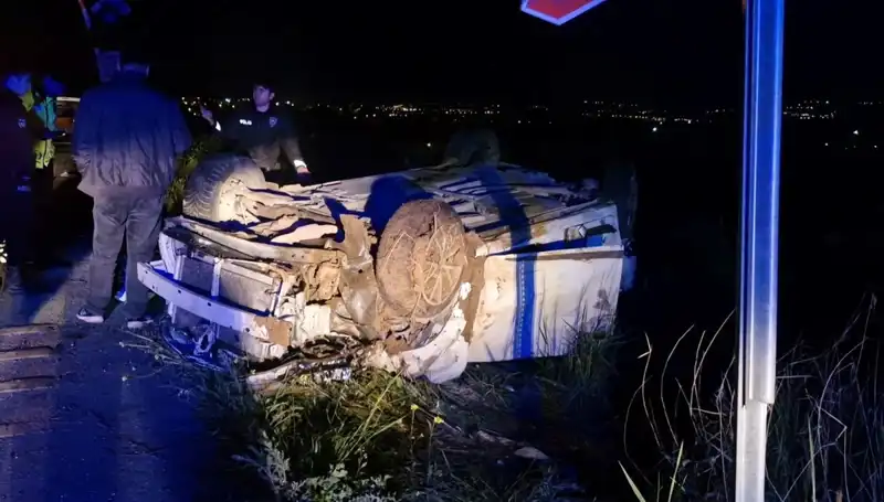 Otomobil Şarampole Devrildi: Korkunç Kaza Sonucu 1 Ölü, 3 Yaralı