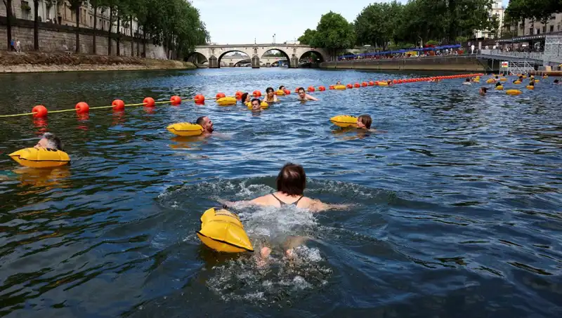 Paris’te Tarihi An: Seine Nehri Artık Halka Açıldı