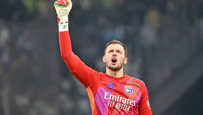 Türkiye'nin Süper Lig Takımlarında Transfer Gelişmeleri: Hangi Yıldızlar Geliyor?