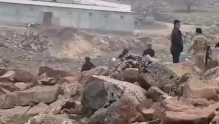 Diyarbakır'da Taşlı, Silahlı Kavga: 3 Kişi Hayatını Kaybetti, Çok Sayıda Yaralı