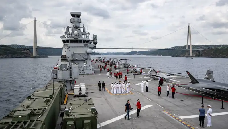 TCG Anadolu, Sarayburnu'ndan Ayrıldı: Türkiye'nin Güçlü Donanması Gökyüzünde!