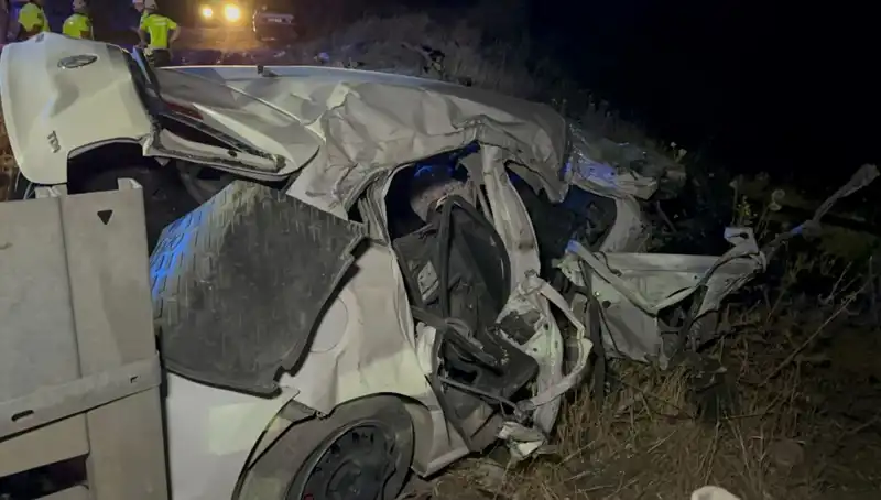 Ters Şeride Girerek Tankerle Çarpışan Araçta Kanlı Kaza: 1 Ölü, 2 Yaralı