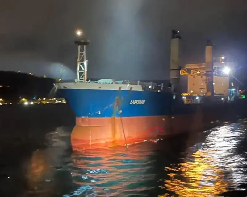 İstanbul Boğazı'nda Kuru Yük Gemisi Arıza Yaptı: Trafik Kilitlendi