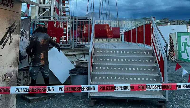 Dönme Salıncağın Nefes Kesen Kazası: Reklam Direkleriyle Çarpışma Anı
