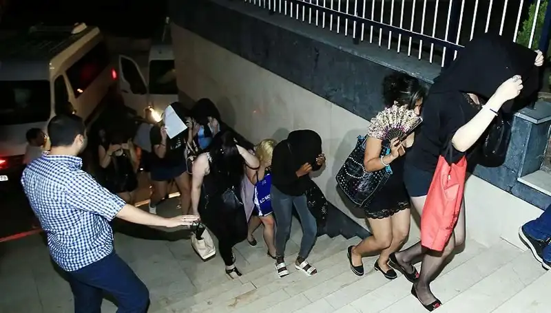 Düzce'de Fuhuş Çetesi Çökertildi: 5 Zanlı Tutuklandı!