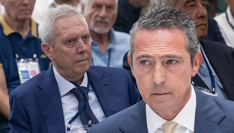 Fenerbahçe Divan Kurulu’nda Aziz Yıldırım’ın Adaylık Açıklaması Gerginliği