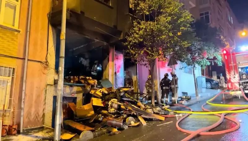 Bağcılar'da Beş Katlı Bina Alev Alev Yandı: Yangın Paniği Neden Oldu?
