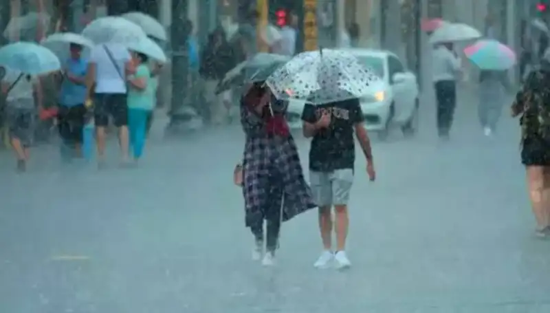 Meteoroloji'den Acil Uyarı: Yangın Bölgelerinde Kuvvetli Rüzgar, İstanbul'da Sağanak Yağış!