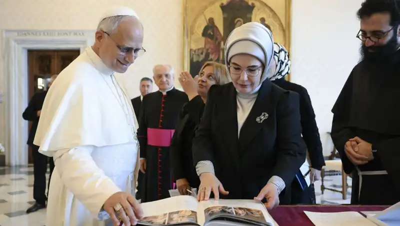 Emine Erdoğan ve Papa Leo, Gazze İlişkileri Üzerine Tarihi Görüşme Gerçekleştirdi