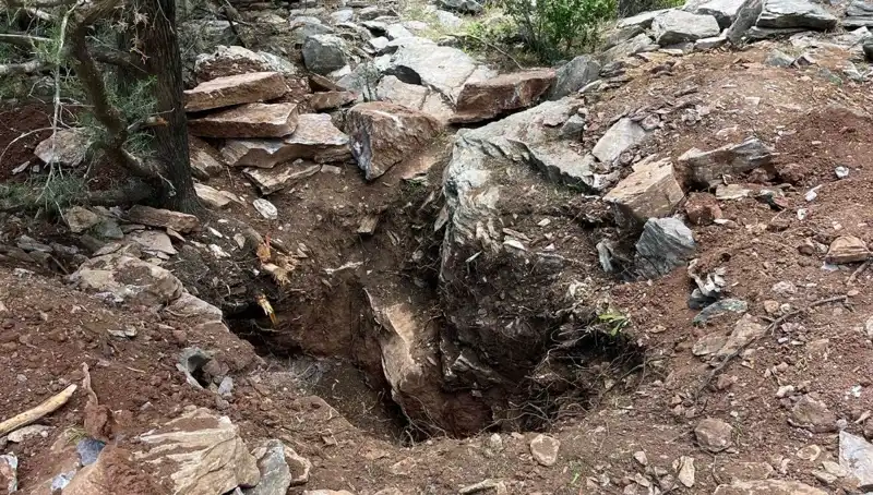 Eski Vali ve Emekli Albay Define Avında Yakalandı: Olayın Ardındaki Gizem