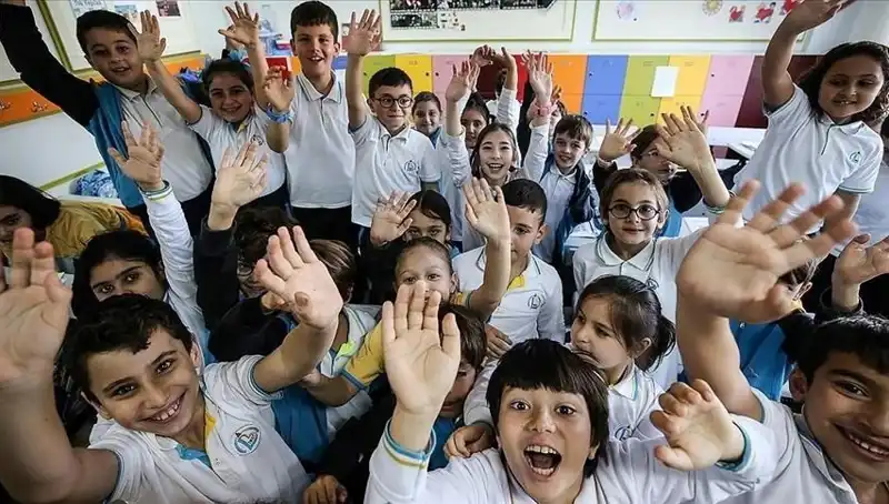 9 Günlük Tatil Sonrası Zil Yeniden Çalıyor: Okullar Açılıyor!