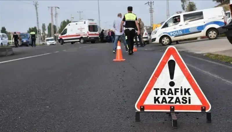 Antalya'da Otomobil Kanalda Devrildi: İki Kişi Yaralandı, Detaylar Şok Edici!
