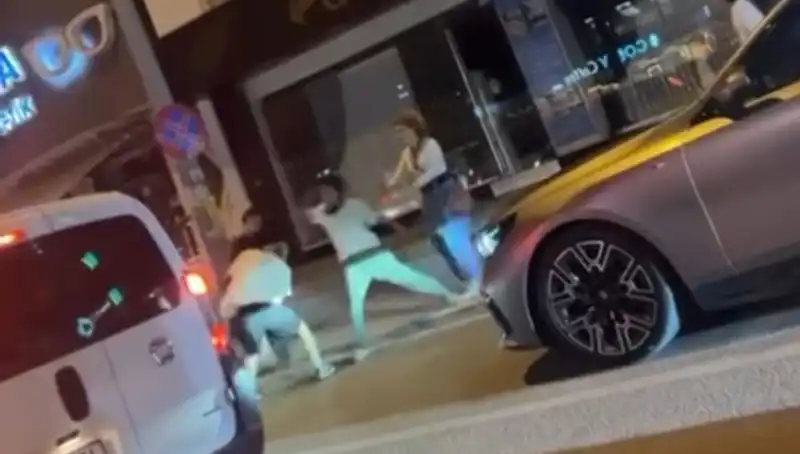Cadde Boks Turnuvası: Sokaklar Ring Haline Geldi, Yumruklar Uçuştu!