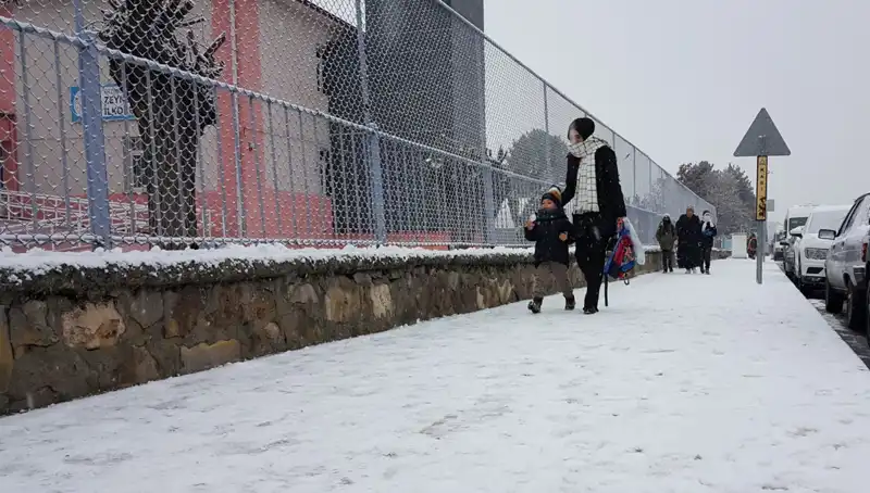 İlkbahar Gelişine Rağmen Karla Kaplı Bir İlin Sıra Dışı Manzarası