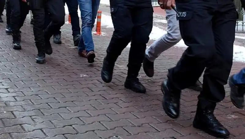 Antalya'da Silah Kaçakçılarına Şok Baskın: Kapsamlı Operasyon!