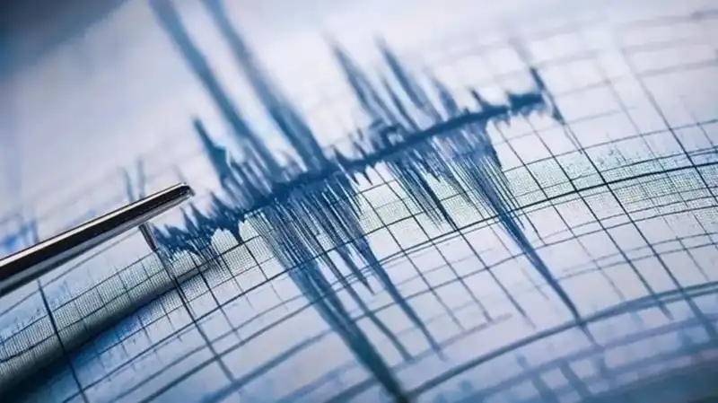 Ege Denizi'nde Şiddetli Deprem: 4,8 Büyüklüğünde Sarsıntı Hissettirdi