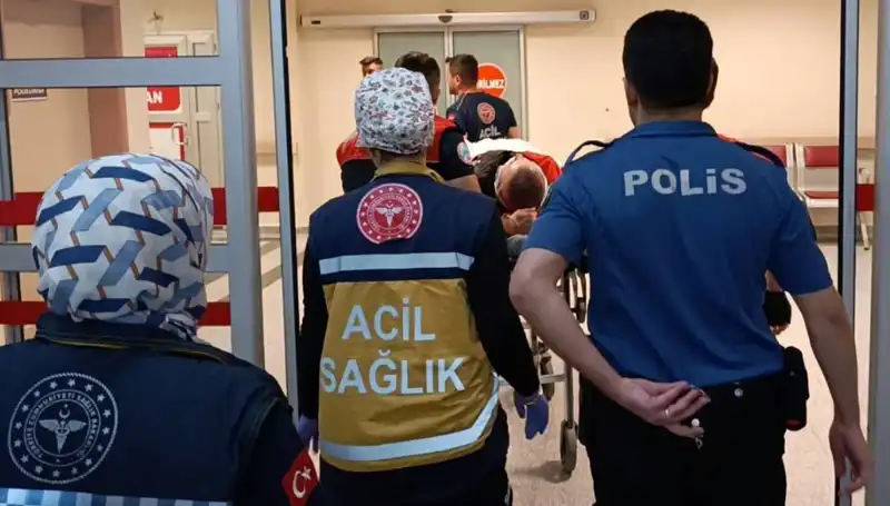 Polis Ekipleri Kaza Yaptı: İki Yaralı, Olay Yerinde Panik Hâkimdi