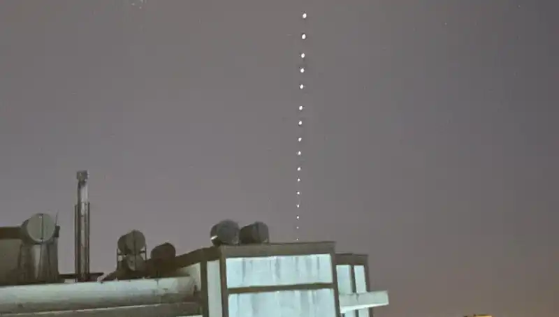 Adana Gökyüzü Starlink Işıklarıyla Renklendi: Neler Oluyor?