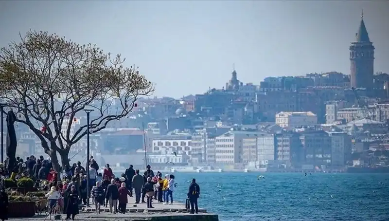 İstanbul'da Bahar Coşkusu: Hafta Sonu Sıcak Hava Bekleniyor